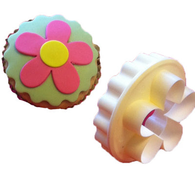 FMM Blossom / Scallop Cupcake Cutter - Papagino Foods Inc.