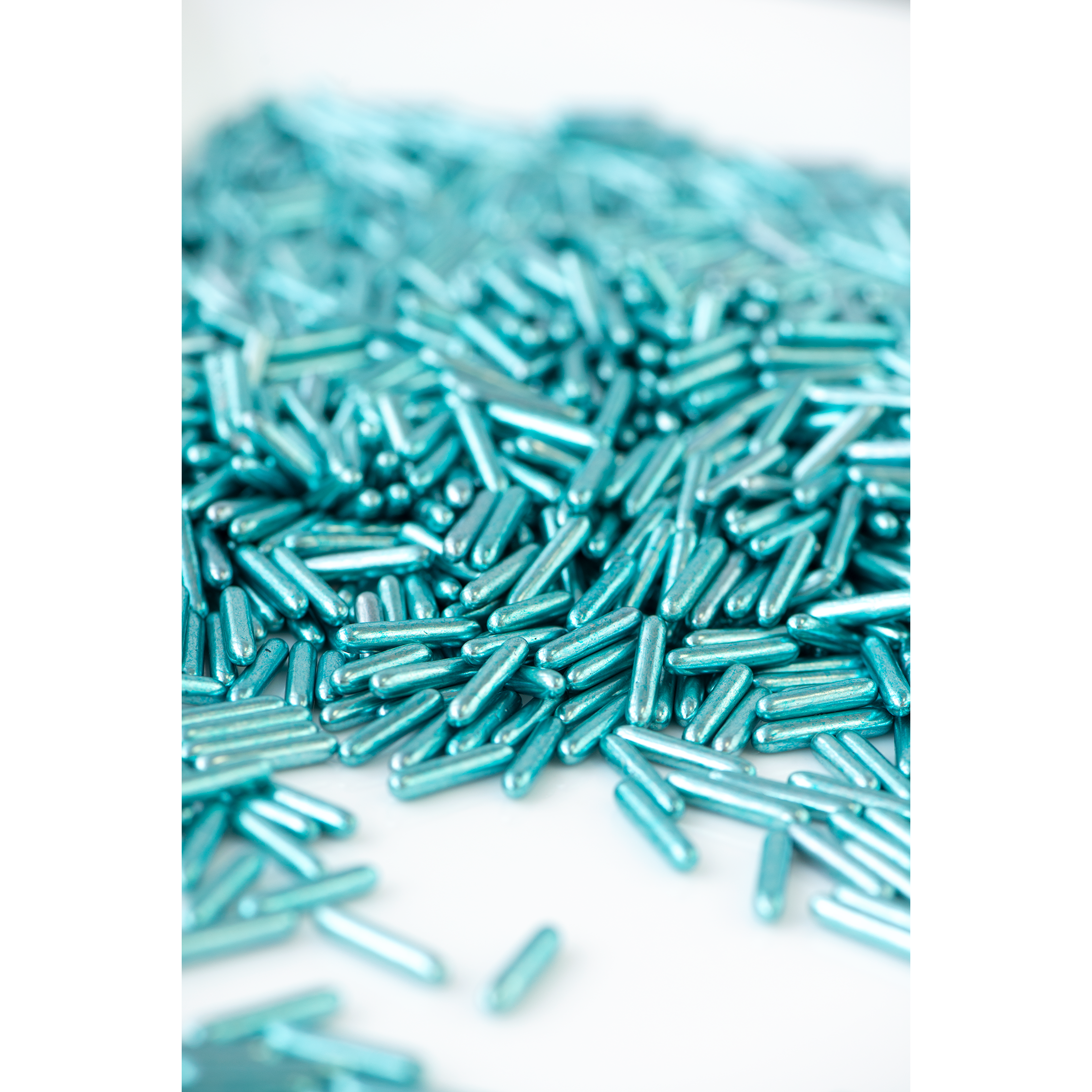 TURQUOISE METALLIC RODS BBD **FEB 2022** 4 oz Bottle (1/2 cup/ Net Weight 3.5 oz) Sweetapolita - Papagino Foods Inc.