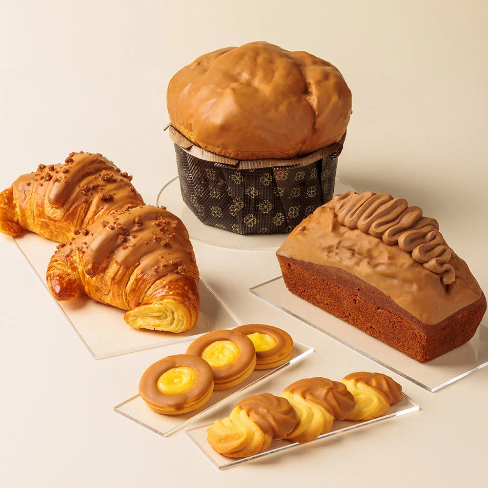 PreGel Covermax Decor Lancillotto with caramel and biscuit flavors, shown in a sleek container with decorative toppings.